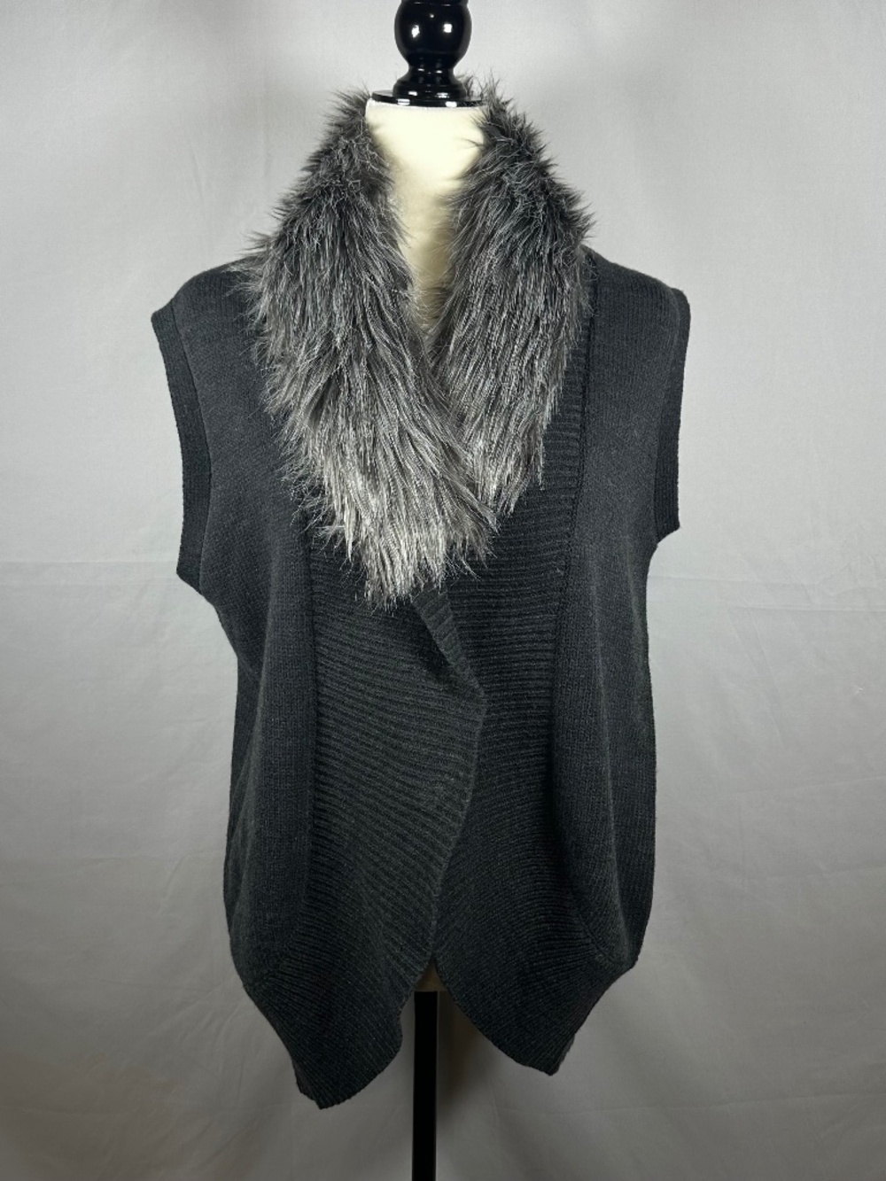 Valerie Stevens Sweater Vest with Removable Faux Fur Collar Size Large Snaps NWT